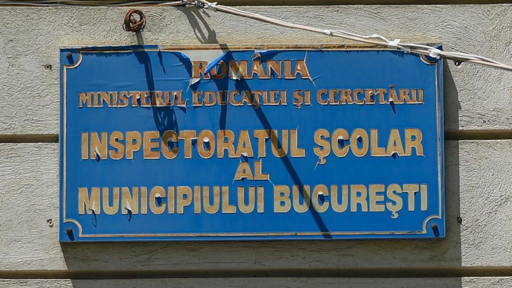 Un profesor de la Colegiul „George Coșbuc” este investigat pentru agresarea mai multor elevi. Unul dintre ei este… Un profesor de la Colegiul George Cosbuc este investigat pentru agresarea mai multor elevi Unul dintre ei este