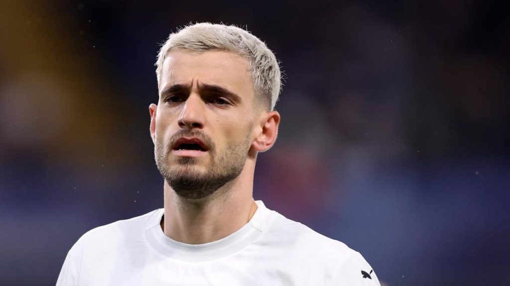 Vlad Dragomir, fotbalist în Cipru, la Paphos: „Aeroportul de aici a fost închis. Se presupune că ar fi fost o dronă…” Vlad Dragomir fotbalist in Cipru la Paphos Aeroportul de aici a fost inchis Se presupune ca ar fi fost o drona