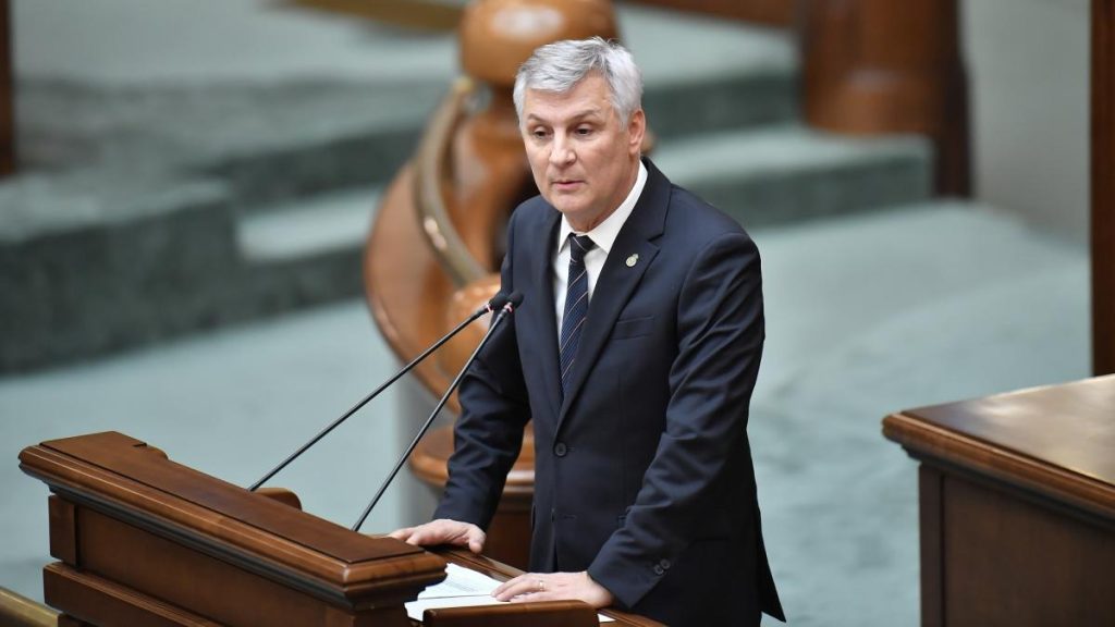 Zamfir: Trei secretari generali adjuncți la Senat în loc de doi. Situația trebuie corectată. Zamfir Trei secretari generali adjuncti la Senat in loc de doi Situatia trebuie corectata 1
