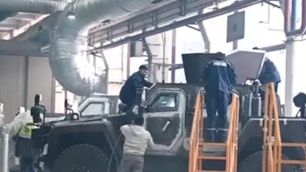 Imagini unice din fabrica de producție a blindatelor Cobra 2. Automecanica Mediaș, un rol esențial în… imagini unice din fabrica de productie a blindatelor cobra 2 automecanica medias un rol esential in