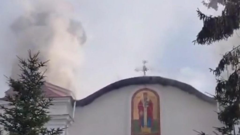incendiu devastator la o biserica monument istoric din prahova credinciosii erau la slujba traficul pe dn1 este