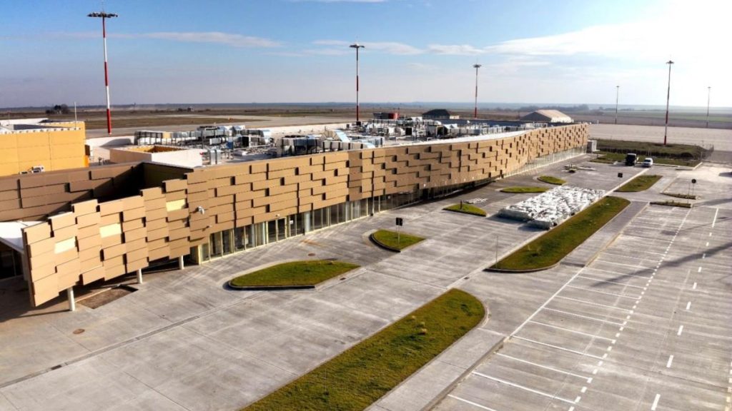orasul din romania unde astazi se inaugureaza un nou terminal pentru pasageri dupa care aeroportul se va inchide timp de 34 de
