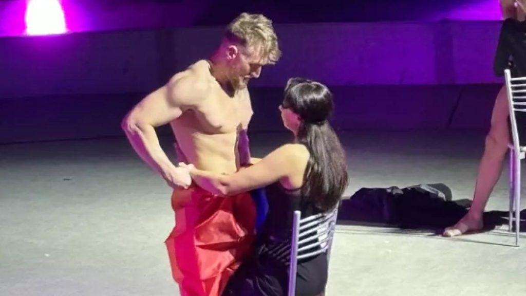 scandal imens dupa ce tricolorul a fost utilizat intr un spectacol de striptease la circul de stat din
