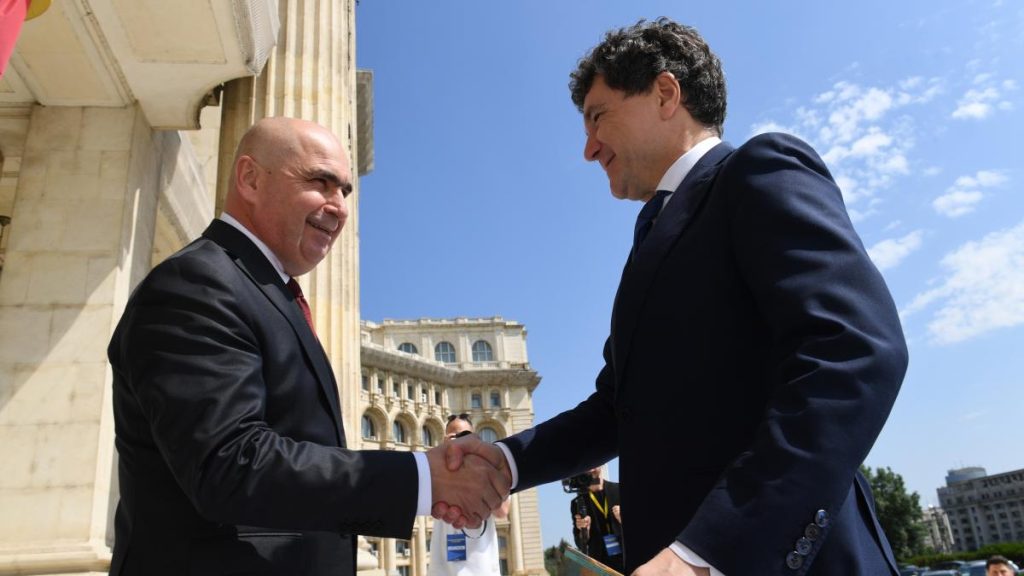 Ar fi putut Nicusor Dan sa previna criza politica Bolojan Cu oameni ce au alte interese e foarte dificil sa