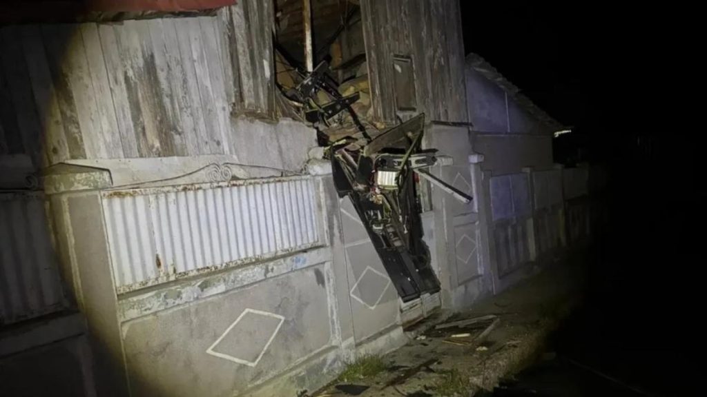 Nicușor Dan, despre drona rusească căzută peste o gospodărie din Galați: „Noi eram… Nicuser Dan despre drone ruseasca cazuta peste o gospodarie din Galati Noi eram