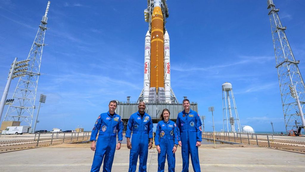 Până la Lună și Înapoi: NASA lansează în această noapte primul zbor cu echipaj uman către Lună. Pana la Luna si Inapoi NASA lanseaza in aceasta noapte primul zbor cu echipaj uman catre Luna
