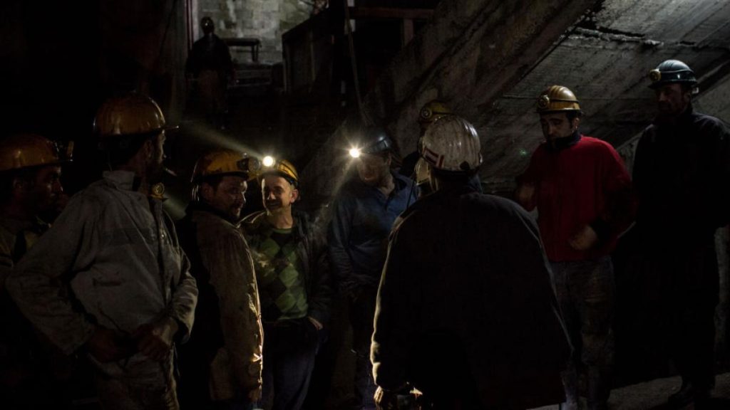Protest la mina Lupeni Minerii s au barricadat in subteran din cauza contractelor pe durata detinuta