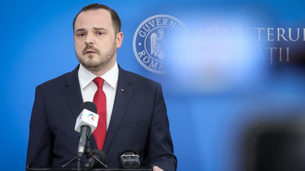 Rogobete îl învinovățește pe Vlad Voiculescu că i-a furat ideea pentru ca România să primească medicamente… Rogobete il invinovatesc pe Vlad Voiculescu ca i a furat ideea pentru ca Romania sa primeasca medicamente