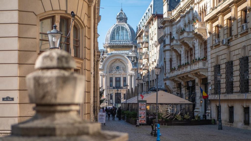 Terasele din Centrul Vechi al Bucurestiului vor fi obligate sa respecte un nou regulament Ciucu a