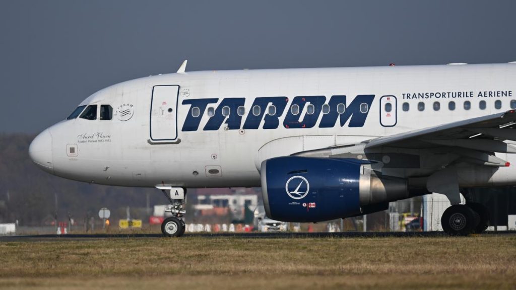 Ultima apelare pentru TAROM: Joi este ziua crucială. Fie vine un investitor, fie compania va dispărea de pe… Ultima apelare pentru TAROM Joi este ziua cruciala Fie vine un investitor fie compania va disparea de pe