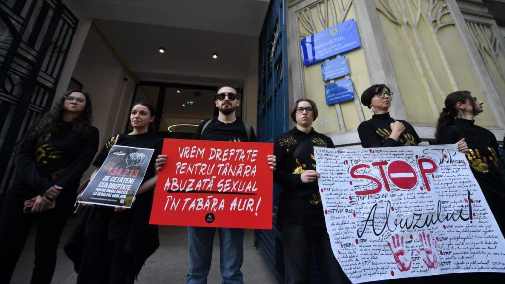 abuzuri la scoala de var a aur trei suspecti trimisi in judecata pentru agresarea unei fete de