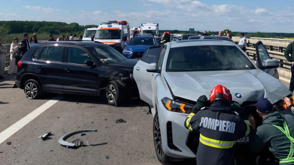 Accident cu șapte mașini pe Autostrada A3: Traficul spre București este total blocat, iar circulația este deviată… Accident cu sapte masini pe Autostrada A3 Traficul spre Bucuresti este total blocat iar circulatia este deviata