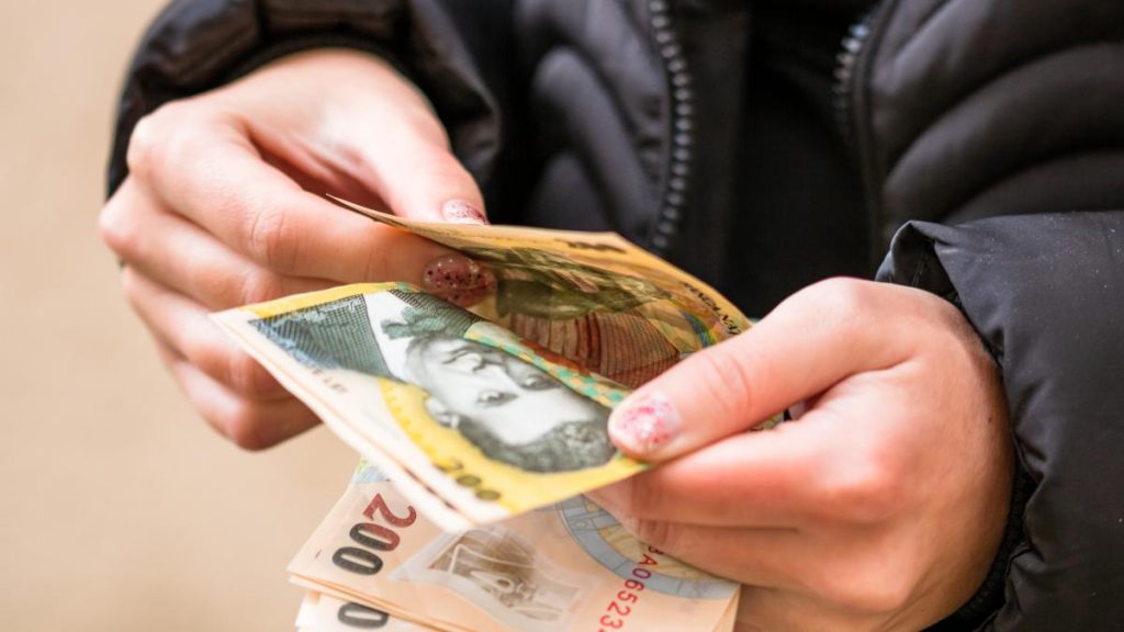 Câți români au beneficiat de pensii speciale în martie 2026. Au fost mai mulți decât în februarie. Cati romani au beneficiat de pensii speciale in martie 2026 au fost mai multi decat in februarie