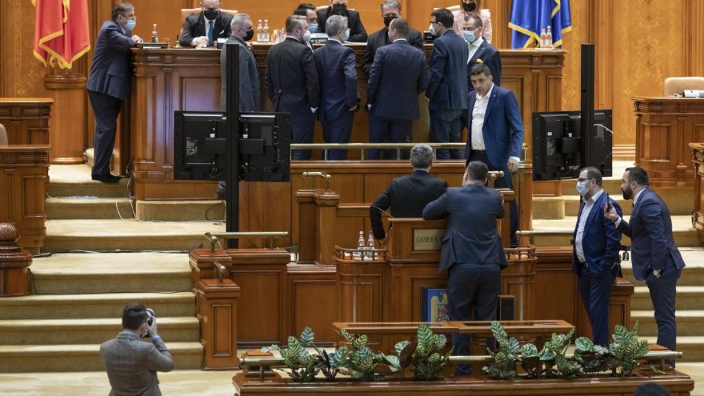 De cine depinde destinul Guvernului Bolojan Cum se distribuie voturile in Parlament inainte de motiunea de