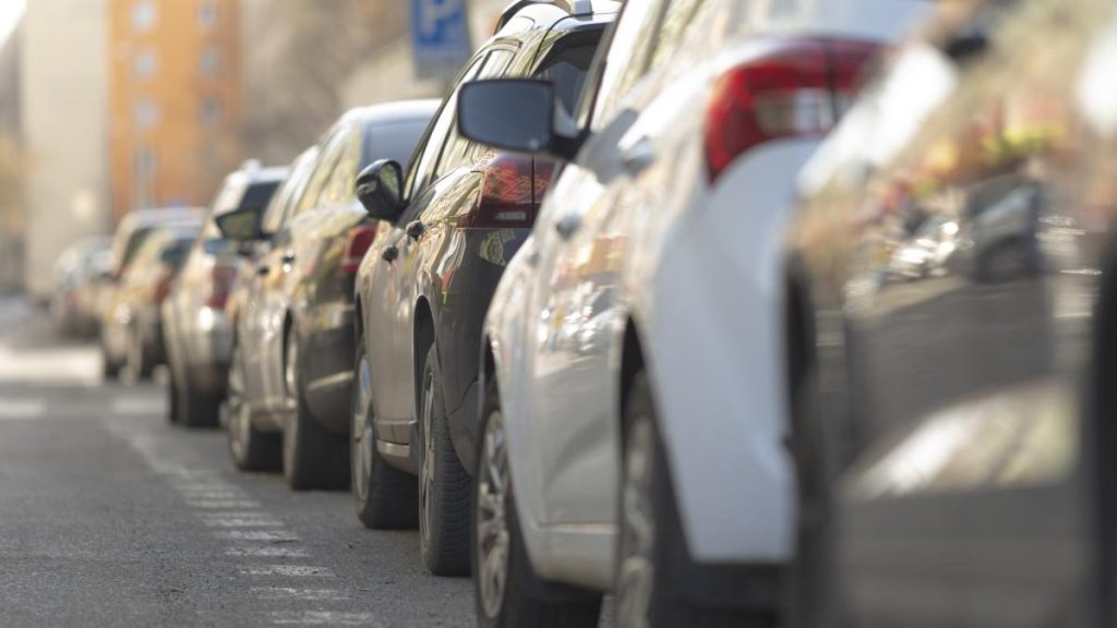 Incepand de astazi masinile hibride nu mai au parcarea gratuita in Bucuresti Avantajul se pastreaza pentru cei care