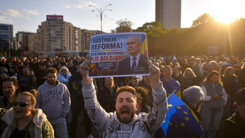 Miting pro Bolojan in Piata Victoriei cu doua zile inaintea motiunii de cenzura