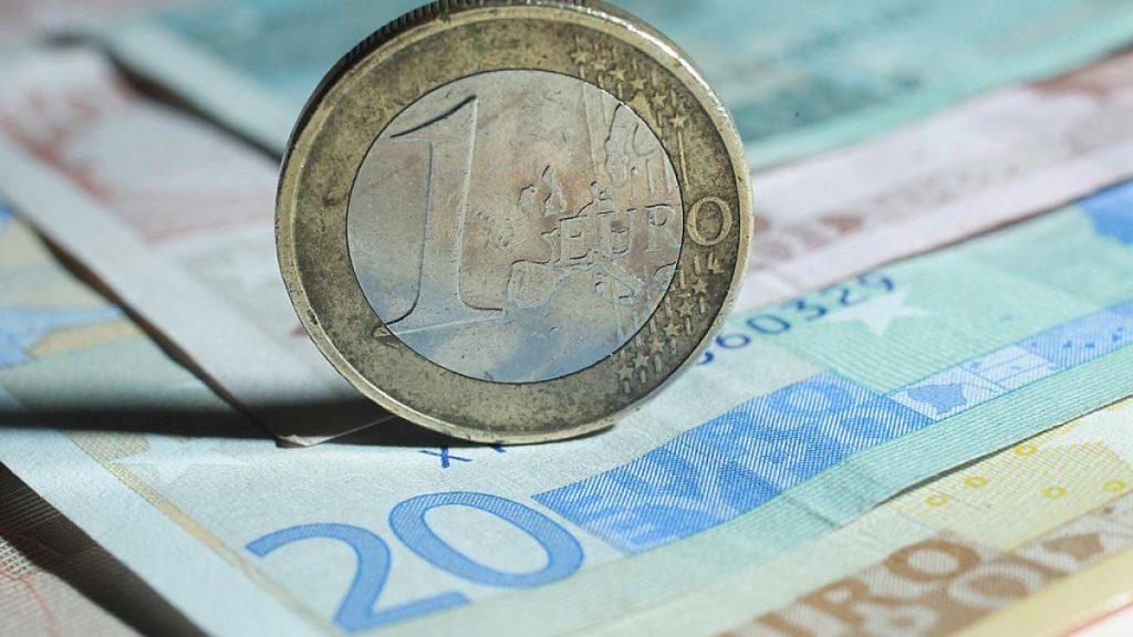 Nazare afirma ca valoarea euro a crescut din cauza motiunii de cenzura Nu sunt excluse efecte