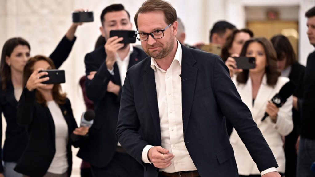USR pastreaza decizia de a nu forma un guvern impreuna cu PSD Dominic Fritz imputernicit sa negocieze cu Bolojan