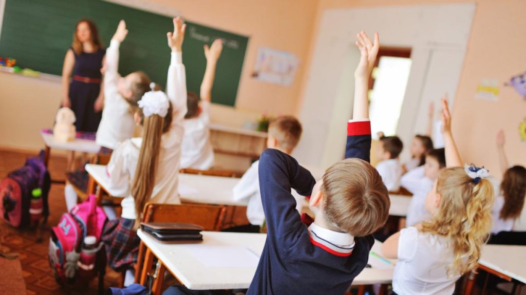 Ultima hotarare a lui Bolojan in Guvern inainte de motiune prima de 1500 de lei pentru