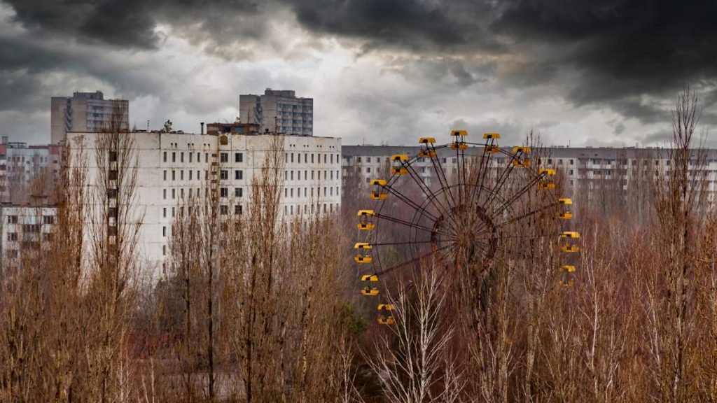 Un altfel de 1 Mai. „Traiectorii din Cernobîl: Intră în țară la ora 12”. De ce a solicitat… Un altfel de 1 Mai Traiectorii din Cernobil Intra in tara la ora 12 De ce a solicitat