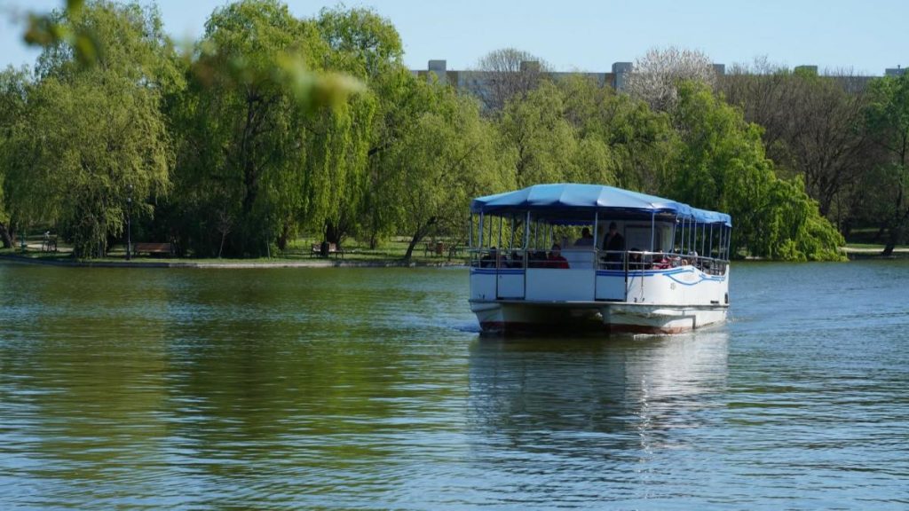 Vaporasul Alexandru Ioan Cuza revine pe lacul IOR cu excursii gratuite pana in august