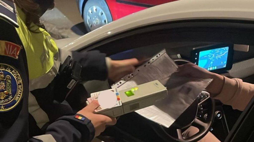 Peste 160 de șoferi au fost surprinși conducând sub influența alcoolului sau drogurilor în noaptea de 1 spre 2 mai. peste 160 de soferi au fost surprinsi conducand sub influenta alcoolului sau drogurilor in noaptea de 1 spre 2 mai