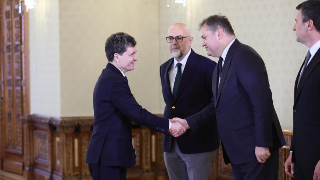 Cseke Attila solicită partidelor să ajungă la un consens politic pentru formarea unui guvern: „Trebuie să… Cseke Attila solita partidelor sa ajunga la un consens politic pentru formarea unui guvern Trebuie sa