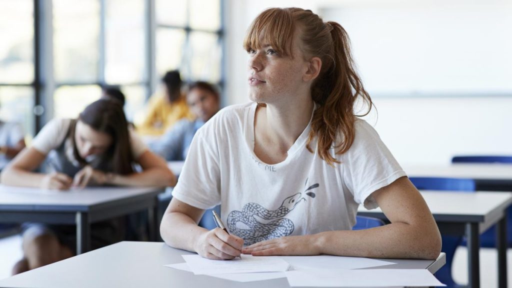 Examenul de Bacalaureat este amanat marti din cauza codului rosu de caldura extrema Proba la