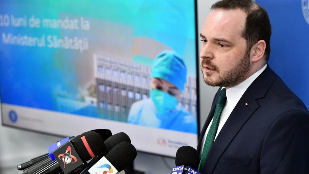 Rogobete îl invită pe Bolojan să-l însoțească pe coridoarele unei secții de oncologie: La patul… Rogobete il invita pe Bolojan sa l insoteasca pe coridoarele unei sectii de oncologie La patul