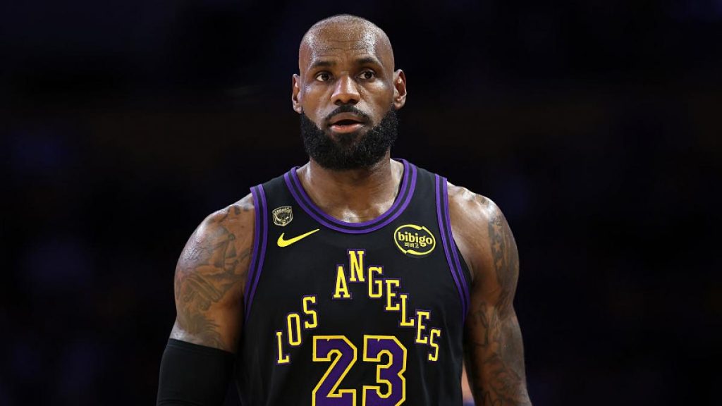 Anunț șoc în NBA: LeBron James a părăsit echipa Los Angeles Lakers, dar nu renunță la baschet Anunt soc in NBA LeBron James a parasit echipa Los Angeles Lakers dar nu renunta la baschet