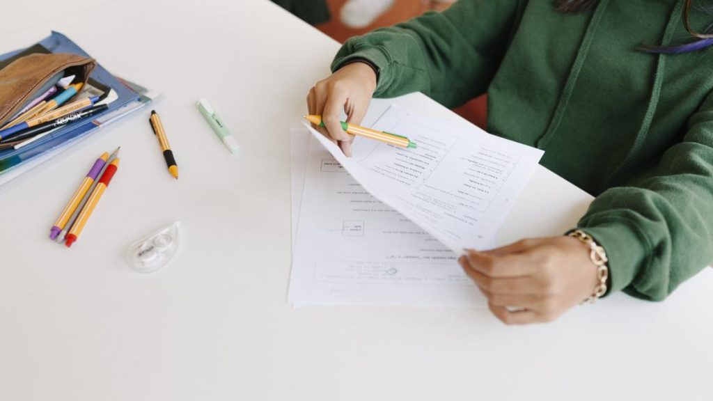 Bacalaureat 2026. Candidații care întârzie la probele de Matematică și Istorie pot susține examenul la… Bacalaureat 2026 Candidatii care intarzie la probele de Matematica si Istorie pot sustine examenul la