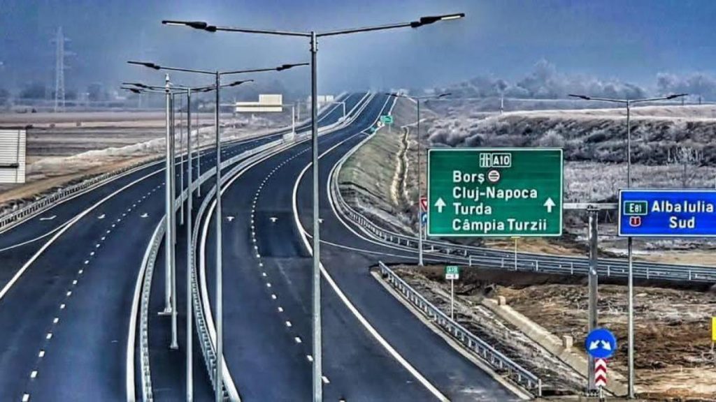 CNAIR a identificat o soluție pentru repararea permanentă a surpării de teren de pe A10. Circulația pe… CNAIR a identificat o solutie pentru repararea permanenta a surparii de teren de pe A10 Circulatia pe
