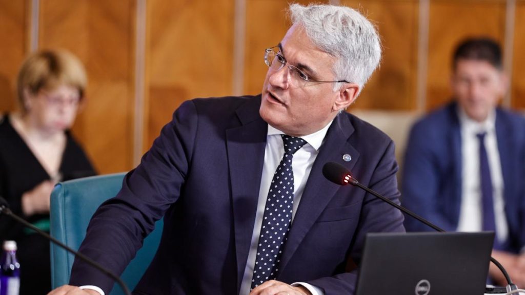 DIICOT îl ironizează pe Pîslaru după perchezițiile de miercuri: „Astăzi suntem și la Casa de… DIICOT il ironizeaza pe Pislaru dupa perchezitiile de miercuri Astazi suntem si la Casa de