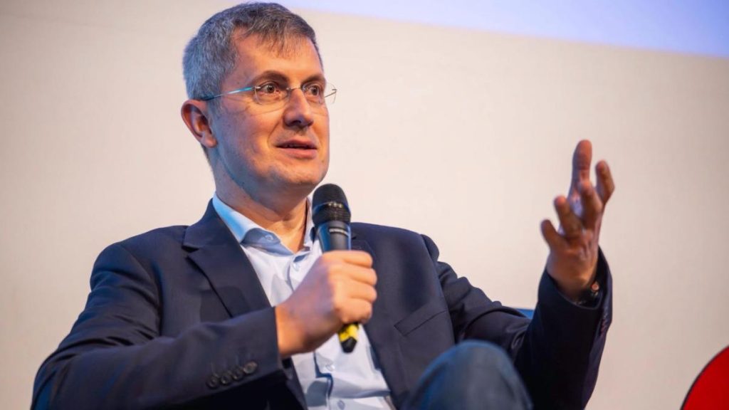 Dan Barna, audiat la DNA în cazul vaccinurilor: E ca și cum ai cumpăra 100 de tancuri în timpul războiului și… Dan Barna audiate la DNA in cazul vaccinurilor E ca si cum ai cumpara 100 de tancuri in timpul razboiului si