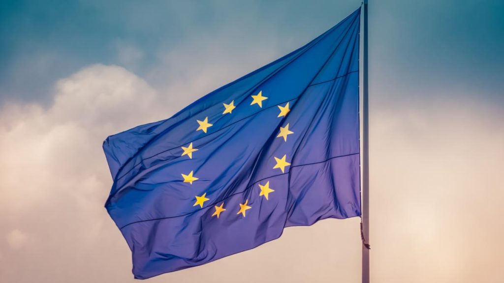 Eurobarometru: Peste 70% dintre români consideră Uniunea Europeană un loc al stabilității și cred că aceasta aduce beneficii… Eurobarometru Peste 70 dintre romani considera Uniunea Europeana un loc al stabilitatii si cred ca acesta aduce beneficii