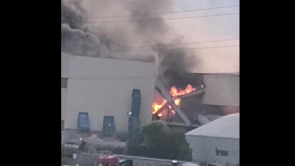 Explozie si incendiu la o fabrica de lemn din Brasov