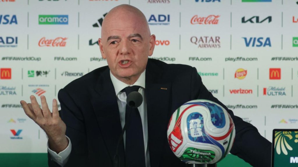 FIFA Ignoră Boicotul UEFA și Continuă Să Vândă O Parte din Companie Investitorilor… FIFA Ignora Boicotul UEFA si Continua Sa Vanda O Parte din Companie Investitorilor