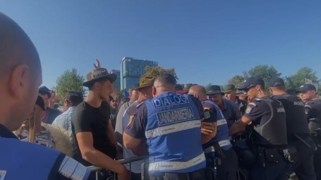 Fermierii protesteaza in Bucuresti Aceshtia acuza ca sunt pe punctul de a falimenta dupa ce s a interzis