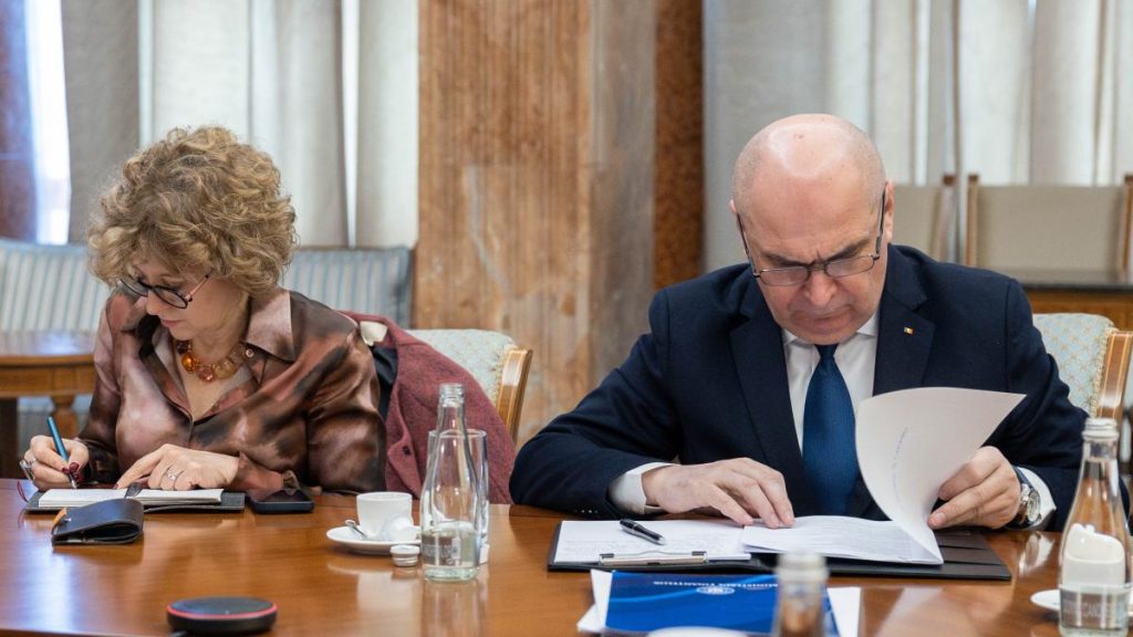 Guvernul admite ca reforma propusa de Bolojan si Oana Gheorghiu este intarziata SGG trebuie sa se informeze