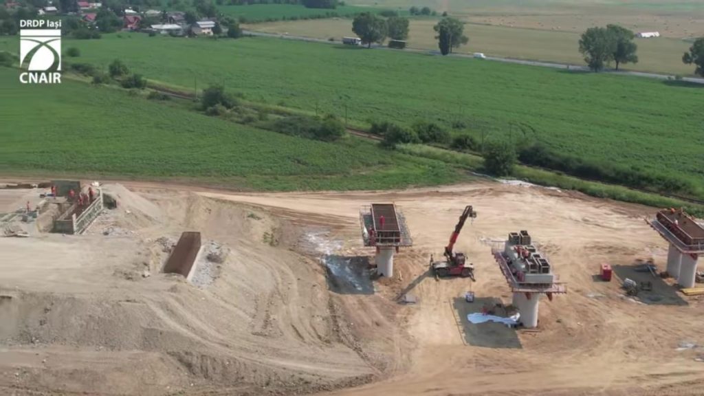 Imagini de pe santierul autostrazii A7 Bacau Pascani unde isi desfasoara activitatea 4000 de muncitori CNAIR Pe
