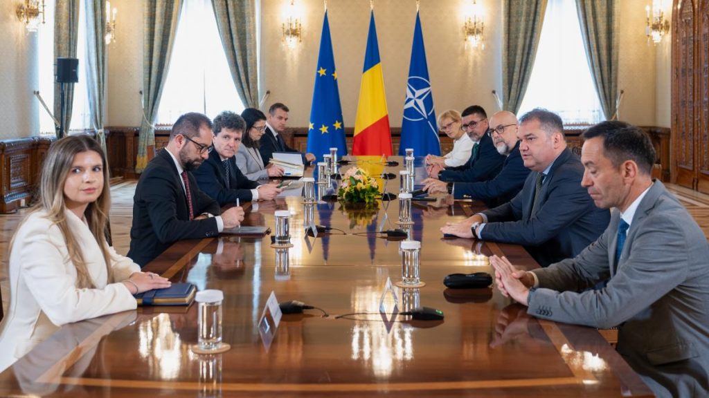 Inainte de intalnirea cu Nicusor Dan Kelemen Hunor face apel la PSD PNL si USR sa actioneze