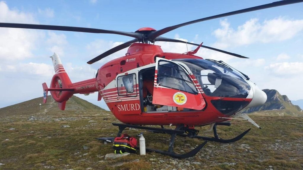Interventie de urgenta in Muntii Bucegi Patru persoane au cadut de la 10 metri Au fost