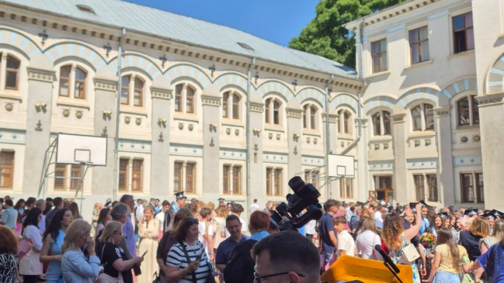 La ce licee au fost repartizati elevii cu media 10 la evaluare Trei dintre cei opt vor