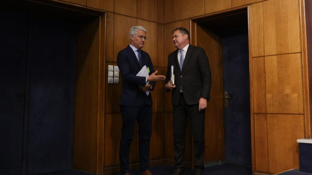 Legea salarizării propusă de Pîslaru a fost anulată de Cseke Attila. Ministerul Sănătății:… Legea salarizarii propusa de Pislaru a fost anulata de Cseke Attila Ministerul Sanatatii 1