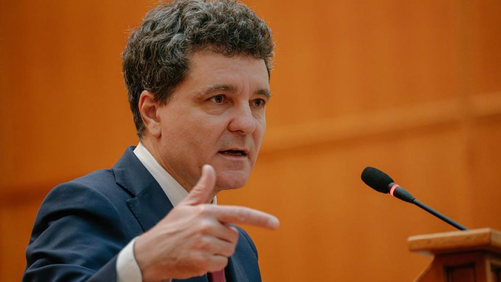 Nicușor Dan anunță de la Paris că „sunt pași timizi spre conciliere” între partide: „Dacă… Nicisor Dan anunta de la Paris ca sunt pasi timizi spre conciliere intre partide Daca