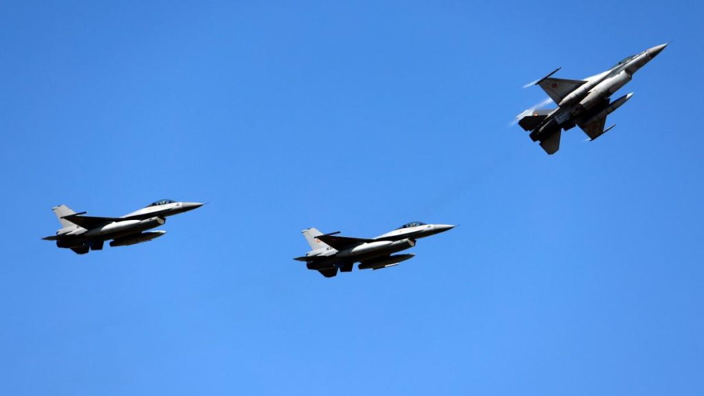 Operatiunea Biloxi Pilotii britanici de Eurofighter sunt rosii si simuland lupte