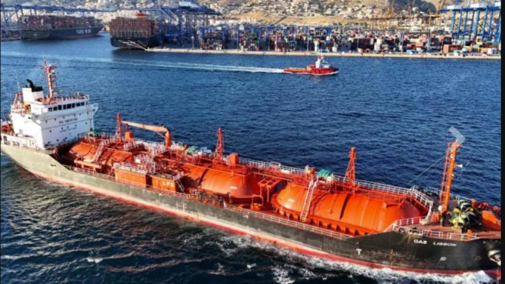 Petrolier sub pavilion liberian, atacat lângă Sfântu Gheorghe, trei persoane rănite. Nicușor Dan:… Petrolier sub pavilion liberian atacat langa Sfantu Gheorghe trei persoane ranite Nicusor Dan