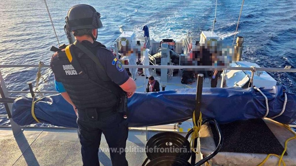 Politistii de frontiera romani au salvat 414 persoane aflate in pericol in Marea Mediterana