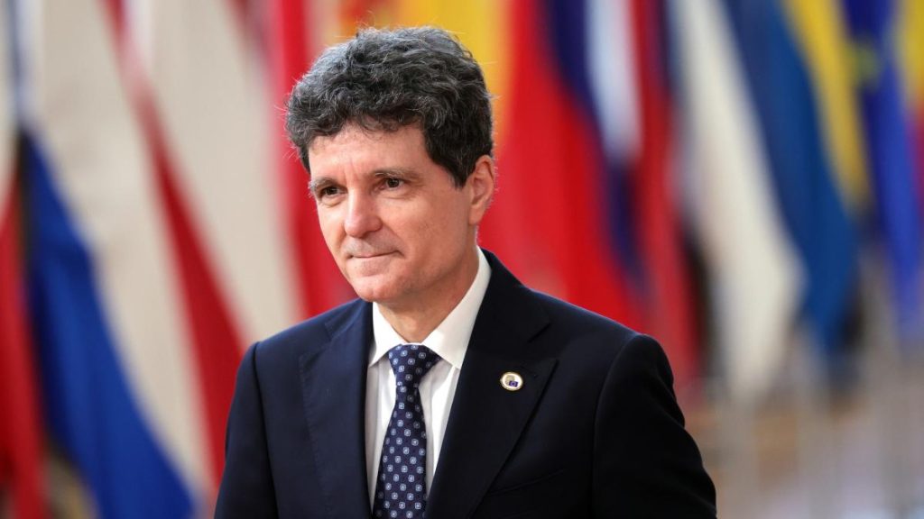 Președintele Nicușor Dan oferă declarații de la summitul NATO Presedintele Nicusor Dan ofera declaratii de la summitul NATO