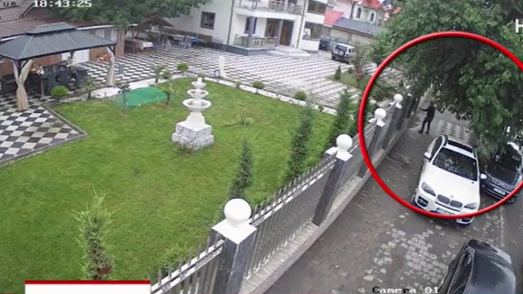 Tentativa de asasinat la comanda in Tandarei Imagini cu momentul atacului mafiot Casa unei